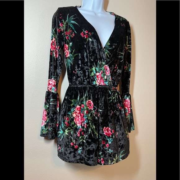 Sadie and Sage Floral Romper size Small - Picture 2 of 7